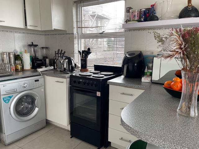 To Let 2 Bedroom Property for Rent in Green Point Western Cape
